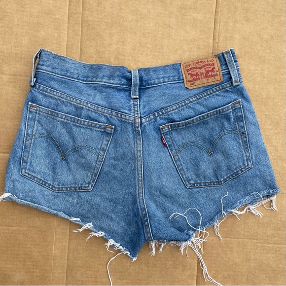 Levi’s Levi Strauss Button Fly Blue Jean Denim Cut Off Raw Hem Shorts Sz 27 - Picture 4 of 11